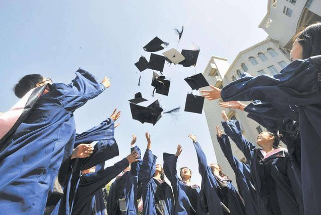 国家开放大学真的比成人高考拿证快吗？